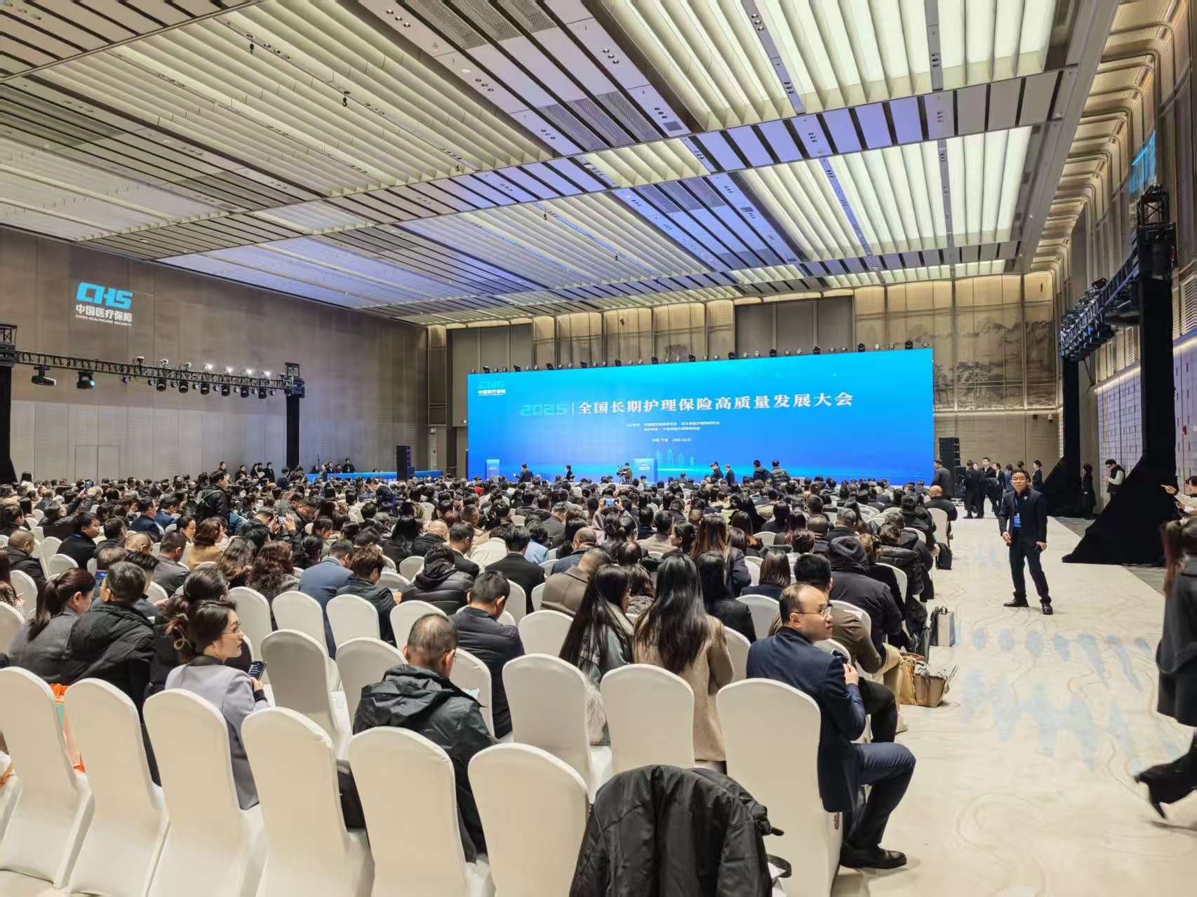 蓝创科技亮相全国长护险高质量发展大会：PEO护理机器人首秀，引爆长护险智能化护理赛道